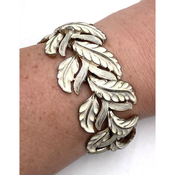 Vintage Bracelet Leaves Linked White Enamel Finish Estate 6.5” Flaw - Picture 10 of 12